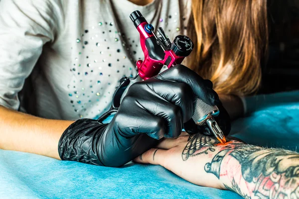 Tattoo Wien Trends für Fineline und Mini Tattoos